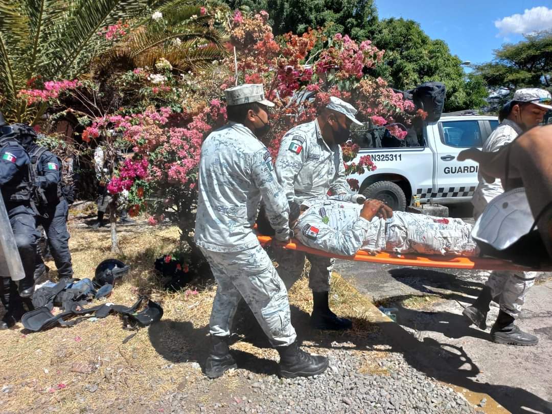 Terroristas dizque Ayotzi, Aventaron trailer como misil despreciando la vida de la GN e Inocentes.