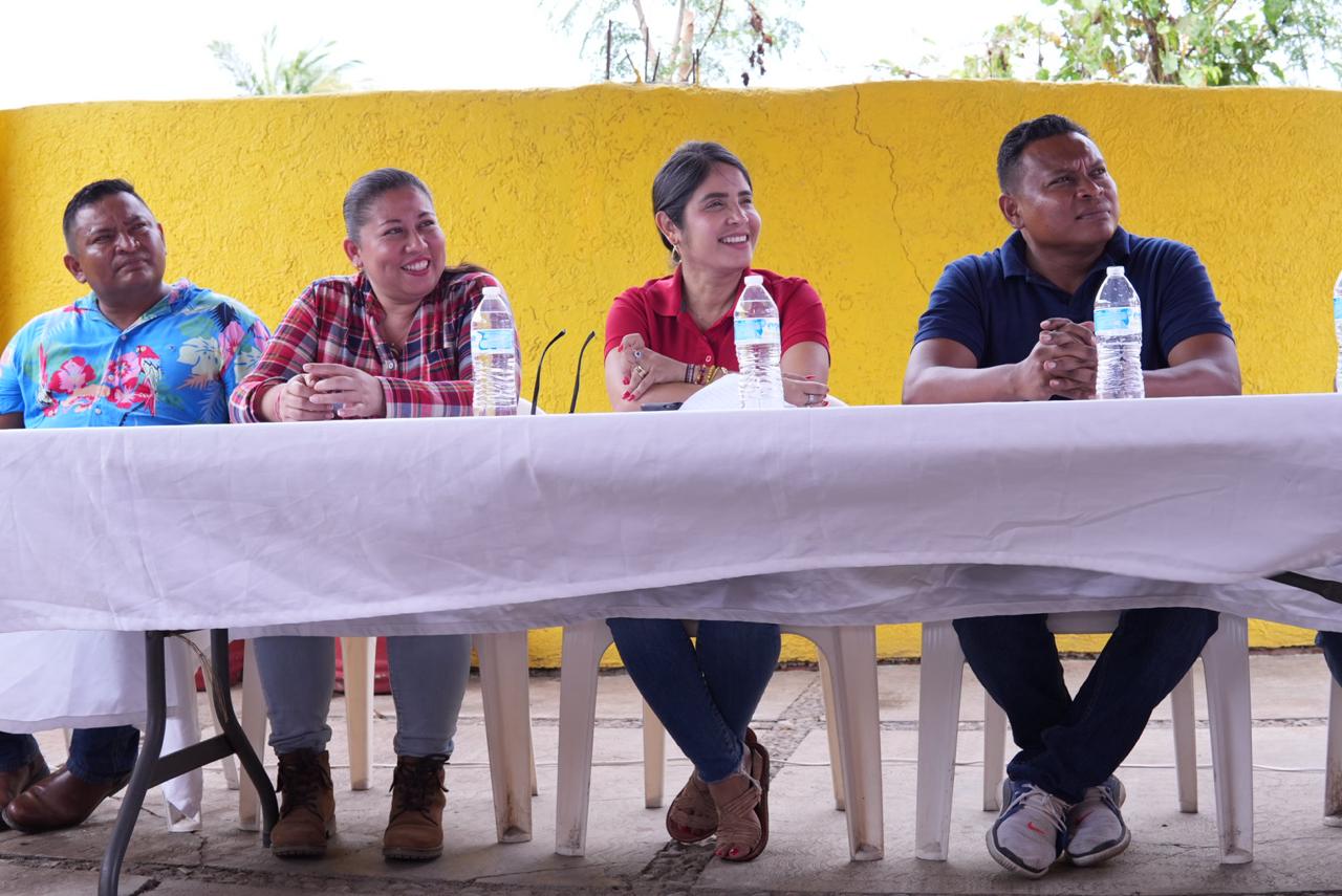 Yoloczin Yoloczin Yoloczin Domínguez en Morena gana las encuestas por Acapulco. Yoloczin es la respuesta.